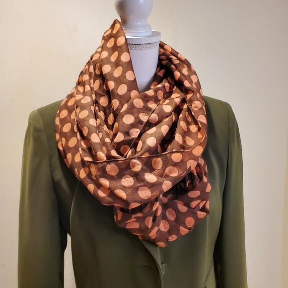 Polka dot Brown Neck scar - Picture 3 of 3